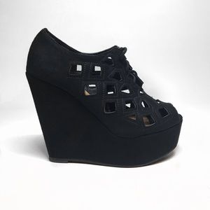 Soda Platform wedges black diamond cutouts size 6